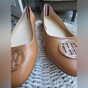 Tommy Hilfiger Women's Brown Loafers with Gold Logo